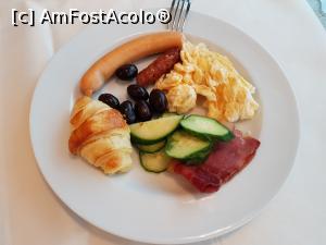 [P34] Ramada, restaurantul Blanche - micul dejun.  » foto by Floryn81
 - 
<span class="allrVoted glyphicon glyphicon-heart hidden" id="av986705"></span>
<a class="m-l-10 hidden" id="sv986705" onclick="voting_Foto_DelVot(,986705,23115)" role="button">șterge vot <span class="glyphicon glyphicon-remove"></span></a>
<a id="v9986705" class=" c-red"  onclick="voting_Foto_SetVot(986705)" role="button"><span class="glyphicon glyphicon-heart-empty"></span> <b>LIKE</b> = Votează poza</a> <img class="hidden"  id="f986705W9" src="/imagini/loader.gif" border="0" /><span class="AjErrMes hidden" id="e986705ErM"></span>