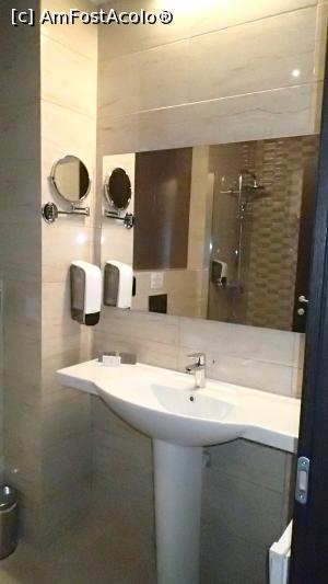 [P11] Ramada Constanța Hotel - baia » foto by Dragoș_MD
 - 
<span class="allrVoted glyphicon glyphicon-heart hidden" id="av971719"></span>
<a class="m-l-10 hidden" id="sv971719" onclick="voting_Foto_DelVot(,971719,23115)" role="button">șterge vot <span class="glyphicon glyphicon-remove"></span></a>
<a id="v9971719" class=" c-red"  onclick="voting_Foto_SetVot(971719)" role="button"><span class="glyphicon glyphicon-heart-empty"></span> <b>LIKE</b> = Votează poza</a> <img class="hidden"  id="f971719W9" src="/imagini/loader.gif" border="0" /><span class="AjErrMes hidden" id="e971719ErM"></span>