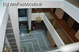 [P13] Lobby-ul văzut de la etajul II al hotelului Ramada din Constanţa-Mamaia.  » foto by traian.leuca †
 - 
<span class="allrVoted glyphicon glyphicon-heart hidden" id="av1013098"></span>
<a class="m-l-10 hidden" id="sv1013098" onclick="voting_Foto_DelVot(,1013098,23115)" role="button">șterge vot <span class="glyphicon glyphicon-remove"></span></a>
<a id="v91013098" class=" c-red"  onclick="voting_Foto_SetVot(1013098)" role="button"><span class="glyphicon glyphicon-heart-empty"></span> <b>LIKE</b> = Votează poza</a> <img class="hidden"  id="f1013098W9" src="/imagini/loader.gif" border="0" /><span class="AjErrMes hidden" id="e1013098ErM"></span>