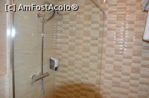 [P18] Asta-i cabina de duş care-mi place mie. Şi am găsit-o la Hotel Ramada din Constanţa-Mamaia.  » foto by traian.leuca †
 - 
<span class="allrVoted glyphicon glyphicon-heart hidden" id="av1013103"></span>
<a class="m-l-10 hidden" id="sv1013103" onclick="voting_Foto_DelVot(,1013103,23115)" role="button">șterge vot <span class="glyphicon glyphicon-remove"></span></a>
<a id="v91013103" class=" c-red"  onclick="voting_Foto_SetVot(1013103)" role="button"><span class="glyphicon glyphicon-heart-empty"></span> <b>LIKE</b> = Votează poza</a> <img class="hidden"  id="f1013103W9" src="/imagini/loader.gif" border="0" /><span class="AjErrMes hidden" id="e1013103ErM"></span>