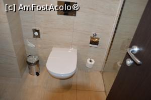 [P21] Imagine din baie la Hotel Ramada din Constanţa-Mamaia.  » foto by traian.leuca †
 - 
<span class="allrVoted glyphicon glyphicon-heart hidden" id="av1013106"></span>
<a class="m-l-10 hidden" id="sv1013106" onclick="voting_Foto_DelVot(,1013106,23115)" role="button">șterge vot <span class="glyphicon glyphicon-remove"></span></a>
<a id="v91013106" class=" c-red"  onclick="voting_Foto_SetVot(1013106)" role="button"><span class="glyphicon glyphicon-heart-empty"></span> <b>LIKE</b> = Votează poza</a> <img class="hidden"  id="f1013106W9" src="/imagini/loader.gif" border="0" /><span class="AjErrMes hidden" id="e1013106ErM"></span>