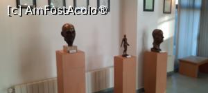 [P21] Bârlad, Pavilionul Expozițional „Marcel Guguianu”, capete Marcel Guguianu la diferite vârste, creații Ion Irimescu » foto by mprofeanu
 - 
<span class="allrVoted glyphicon glyphicon-heart hidden" id="av1477870"></span>
<a class="m-l-10 hidden" id="sv1477870" onclick="voting_Foto_DelVot(,1477870,23117)" role="button">șterge vot <span class="glyphicon glyphicon-remove"></span></a>
<a id="v91477870" class=" c-red"  onclick="voting_Foto_SetVot(1477870)" role="button"><span class="glyphicon glyphicon-heart-empty"></span> <b>LIKE</b> = Votează poza</a> <img class="hidden"  id="f1477870W9" src="/imagini/loader.gif" border="0" /><span class="AjErrMes hidden" id="e1477870ErM"></span>