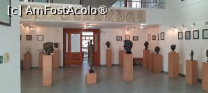 [P22] Bârlad, Pavilionul Expozițional „Marcel Guguianu”, parter, sala portretelor » foto by mprofeanu
 - 
<span class="allrVoted glyphicon glyphicon-heart hidden" id="av1477871"></span>
<a class="m-l-10 hidden" id="sv1477871" onclick="voting_Foto_DelVot(,1477871,23117)" role="button">șterge vot <span class="glyphicon glyphicon-remove"></span></a>
<a id="v91477871" class=" c-red"  onclick="voting_Foto_SetVot(1477871)" role="button"><span class="glyphicon glyphicon-heart-empty"></span> <b>LIKE</b> = Votează poza</a> <img class="hidden"  id="f1477871W9" src="/imagini/loader.gif" border="0" /><span class="AjErrMes hidden" id="e1477871ErM"></span>
