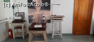 [P29] Bârlad, Pavilionul Expozițional „Marcel Guguianu”, Obiecte personale ale Sculptorului expuse la etaj » foto by mprofeanu
 - 
<span class="allrVoted glyphicon glyphicon-heart hidden" id="av1477878"></span>
<a class="m-l-10 hidden" id="sv1477878" onclick="voting_Foto_DelVot(,1477878,23117)" role="button">șterge vot <span class="glyphicon glyphicon-remove"></span></a>
<a id="v91477878" class=" c-red"  onclick="voting_Foto_SetVot(1477878)" role="button"><span class="glyphicon glyphicon-heart-empty"></span> <b>LIKE</b> = Votează poza</a> <img class="hidden"  id="f1477878W9" src="/imagini/loader.gif" border="0" /><span class="AjErrMes hidden" id="e1477878ErM"></span>