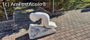 [P32] Bârlad, Pavilionul Expozițional „Marcel Guguianu”, Curtea-Expoziție în aer liber, Ruga, creație Guguianu unde sculptorul dorea să i se pună inima » foto by mprofeanu
 - 
<span class="allrVoted glyphicon glyphicon-heart hidden" id="av1477881"></span>
<a class="m-l-10 hidden" id="sv1477881" onclick="voting_Foto_DelVot(,1477881,23117)" role="button">șterge vot <span class="glyphicon glyphicon-remove"></span></a>
<a id="v91477881" class=" c-red"  onclick="voting_Foto_SetVot(1477881)" role="button"><span class="glyphicon glyphicon-heart-empty"></span> <b>LIKE</b> = Votează poza</a> <img class="hidden"  id="f1477881W9" src="/imagini/loader.gif" border="0" /><span class="AjErrMes hidden" id="e1477881ErM"></span>