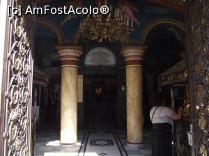 [P24] La intrarea în biserica mănăstirii Sf. Ioan Rusul » foto by irinad
 - 
<span class="allrVoted glyphicon glyphicon-heart hidden" id="av925433"></span>
<a class="m-l-10 hidden" id="sv925433" onclick="voting_Foto_DelVot(,925433,23119)" role="button">șterge vot <span class="glyphicon glyphicon-remove"></span></a>
<a id="v9925433" class=" c-red"  onclick="voting_Foto_SetVot(925433)" role="button"><span class="glyphicon glyphicon-heart-empty"></span> <b>LIKE</b> = Votează poza</a> <img class="hidden"  id="f925433W9" src="/imagini/loader.gif" border="0" /><span class="AjErrMes hidden" id="e925433ErM"></span>
