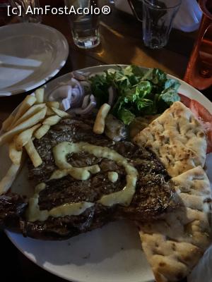 [P06] Pita și niste carne din porc » foto by krisstinna
 - 
<span class="allrVoted glyphicon glyphicon-heart hidden" id="av1265030"></span>
<a class="m-l-10 hidden" id="sv1265030" onclick="voting_Foto_DelVot(,1265030,23120)" role="button">șterge vot <span class="glyphicon glyphicon-remove"></span></a>
<a id="v91265030" class=" c-red"  onclick="voting_Foto_SetVot(1265030)" role="button"><span class="glyphicon glyphicon-heart-empty"></span> <b>LIKE</b> = Votează poza</a> <img class="hidden"  id="f1265030W9" src="/imagini/loader.gif" border="0" /><span class="AjErrMes hidden" id="e1265030ErM"></span>
