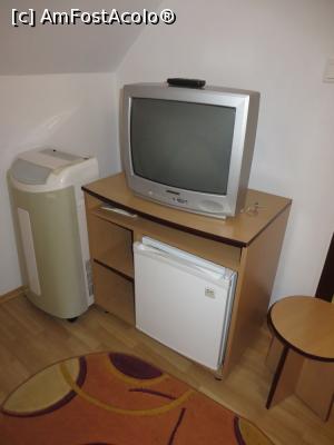 [P14] Tv, minifrigider și aer condiționat portabil.  » foto by tata123 🔱
 - 
<span class="allrVoted glyphicon glyphicon-heart hidden" id="av925463"></span>
<a class="m-l-10 hidden" id="sv925463" onclick="voting_Foto_DelVot(,925463,23127)" role="button">șterge vot <span class="glyphicon glyphicon-remove"></span></a>
<a id="v9925463" class=" c-red"  onclick="voting_Foto_SetVot(925463)" role="button"><span class="glyphicon glyphicon-heart-empty"></span> <b>LIKE</b> = Votează poza</a> <img class="hidden"  id="f925463W9" src="/imagini/loader.gif" border="0" /><span class="AjErrMes hidden" id="e925463ErM"></span>