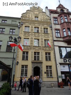 [P29] Torun: Kamienica Pod Gwiazdą (Casa de sub stea)  » foto by mariana.olaru
 - 
<span class="allrVoted glyphicon glyphicon-heart hidden" id="av925560"></span>
<a class="m-l-10 hidden" id="sv925560" onclick="voting_Foto_DelVot(,925560,23133)" role="button">șterge vot <span class="glyphicon glyphicon-remove"></span></a>
<a id="v9925560" class=" c-red"  onclick="voting_Foto_SetVot(925560)" role="button"><span class="glyphicon glyphicon-heart-empty"></span> <b>LIKE</b> = Votează poza</a> <img class="hidden"  id="f925560W9" src="/imagini/loader.gif" border="0" /><span class="AjErrMes hidden" id="e925560ErM"></span>