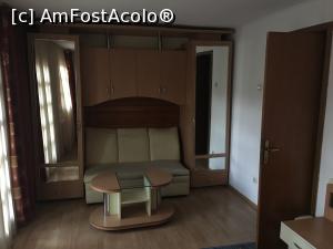 [P11] Aceeași cameră » foto by Yersinia Pestis
 - 
<span class="allrVoted glyphicon glyphicon-heart hidden" id="av925867"></span>
<a class="m-l-10 hidden" id="sv925867" onclick="voting_Foto_DelVot(,925867,23142)" role="button">șterge vot <span class="glyphicon glyphicon-remove"></span></a>
<a id="v9925867" class=" c-red"  onclick="voting_Foto_SetVot(925867)" role="button"><span class="glyphicon glyphicon-heart-empty"></span> <b>LIKE</b> = Votează poza</a> <img class="hidden"  id="f925867W9" src="/imagini/loader.gif" border="0" /><span class="AjErrMes hidden" id="e925867ErM"></span>