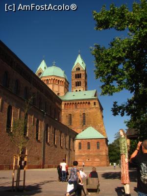 [P17] In umbra domului din Speyer » foto by Radu Tudoran
 - 
<span class="allrVoted glyphicon glyphicon-heart hidden" id="av926237"></span>
<a class="m-l-10 hidden" id="sv926237" onclick="voting_Foto_DelVot(,926237,23147)" role="button">șterge vot <span class="glyphicon glyphicon-remove"></span></a>
<a id="v9926237" class=" c-red"  onclick="voting_Foto_SetVot(926237)" role="button"><span class="glyphicon glyphicon-heart-empty"></span> <b>LIKE</b> = Votează poza</a> <img class="hidden"  id="f926237W9" src="/imagini/loader.gif" border="0" /><span class="AjErrMes hidden" id="e926237ErM"></span>