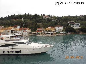 [P40] Paxos-Antipaxos - Portul Lakka.  » foto by iulianic
 - 
<span class="allrVoted glyphicon glyphicon-heart hidden" id="av685471"></span>
<a class="m-l-10 hidden" id="sv685471" onclick="voting_Foto_DelVot(,685471,23149)" role="button">șterge vot <span class="glyphicon glyphicon-remove"></span></a>
<a id="v9685471" class=" c-red"  onclick="voting_Foto_SetVot(685471)" role="button"><span class="glyphicon glyphicon-heart-empty"></span> <b>LIKE</b> = Votează poza</a> <img class="hidden"  id="f685471W9" src="/imagini/loader.gif" border="0" /><span class="AjErrMes hidden" id="e685471ErM"></span>