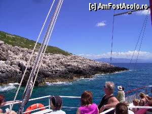 [P17] Paxos; coasta sud-estică, cu rocile calcaroase dantelate de valurile neostenite » foto by Dragoș_MD
 - 
<span class="allrVoted glyphicon glyphicon-heart hidden" id="av423933"></span>
<a class="m-l-10 hidden" id="sv423933" onclick="voting_Foto_DelVot(,423933,23149)" role="button">șterge vot <span class="glyphicon glyphicon-remove"></span></a>
<a id="v9423933" class=" c-red"  onclick="voting_Foto_SetVot(423933)" role="button"><span class="glyphicon glyphicon-heart-empty"></span> <b>LIKE</b> = Votează poza</a> <img class="hidden"  id="f423933W9" src="/imagini/loader.gif" border="0" /><span class="AjErrMes hidden" id="e423933ErM"></span>