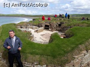 [P28] Scara Brae, satul neolitic din Insulele Orkney - patrimoniu UNESCO. Simpaticul nostru sofer si ghid.  » foto by Aurici
 - 
<span class="allrVoted glyphicon glyphicon-heart hidden" id="av926484"></span>
<a class="m-l-10 hidden" id="sv926484" onclick="voting_Foto_DelVot(,926484,23153)" role="button">șterge vot <span class="glyphicon glyphicon-remove"></span></a>
<a id="v9926484" class=" c-red"  onclick="voting_Foto_SetVot(926484)" role="button"><span class="glyphicon glyphicon-heart-empty"></span> <b>LIKE</b> = Votează poza</a> <img class="hidden"  id="f926484W9" src="/imagini/loader.gif" border="0" /><span class="AjErrMes hidden" id="e926484ErM"></span>