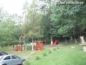 [P04] Cabana Bradet-copaci, iarba tunsa ingrijit, banci umbrite si un tobogan pentru copii » foto by luciaoradea
 - 
<span class="allrVoted glyphicon glyphicon-heart hidden" id="av552706"></span>
<a class="m-l-10 hidden" id="sv552706" onclick="voting_Foto_DelVot(,552706,23155)" role="button">șterge vot <span class="glyphicon glyphicon-remove"></span></a>
<a id="v9552706" class=" c-red"  onclick="voting_Foto_SetVot(552706)" role="button"><span class="glyphicon glyphicon-heart-empty"></span> <b>LIKE</b> = Votează poza</a> <img class="hidden"  id="f552706W9" src="/imagini/loader.gif" border="0" /><span class="AjErrMes hidden" id="e552706ErM"></span>
