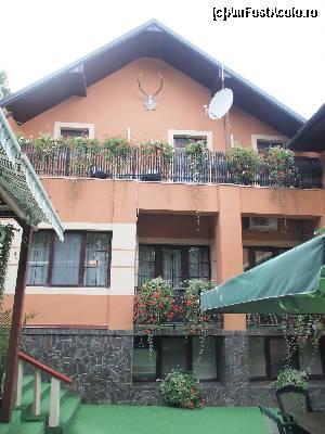 [P07] Cabana Bradet-terasa restaurantului, mochetata peste tot si acoperita de umbrele » foto by luciaoradea
 - 
<span class="allrVoted glyphicon glyphicon-heart hidden" id="av552709"></span>
<a class="m-l-10 hidden" id="sv552709" onclick="voting_Foto_DelVot(,552709,23155)" role="button">șterge vot <span class="glyphicon glyphicon-remove"></span></a>
<a id="v9552709" class=" c-red"  onclick="voting_Foto_SetVot(552709)" role="button"><span class="glyphicon glyphicon-heart-empty"></span> <b>LIKE</b> = Votează poza</a> <img class="hidden"  id="f552709W9" src="/imagini/loader.gif" border="0" /><span class="AjErrMes hidden" id="e552709ErM"></span>