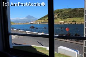 [P19] Insula Faial, Peisajul văzut din camera de hotel: portul și golful Pim, Monte da Guia și Vârful Pico » foto by mprofeanu
 - 
<span class="allrVoted glyphicon glyphicon-heart hidden" id="av979600"></span>
<a class="m-l-10 hidden" id="sv979600" onclick="voting_Foto_DelVot(,979600,23160)" role="button">șterge vot <span class="glyphicon glyphicon-remove"></span></a>
<a id="v9979600" class=" c-red"  onclick="voting_Foto_SetVot(979600)" role="button"><span class="glyphicon glyphicon-heart-empty"></span> <b>LIKE</b> = Votează poza</a> <img class="hidden"  id="f979600W9" src="/imagini/loader.gif" border="0" /><span class="AjErrMes hidden" id="e979600ErM"></span>