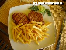 [P15] Restaurant Tisita, cotlet de porc cu cartofi prajiti » foto by magdalena
 - 
<span class="allrVoted glyphicon glyphicon-heart hidden" id="av127066"></span>
<a class="m-l-10 hidden" id="sv127066" onclick="voting_Foto_DelVot(,127066,23161)" role="button">șterge vot <span class="glyphicon glyphicon-remove"></span></a>
<a id="v9127066" class=" c-red"  onclick="voting_Foto_SetVot(127066)" role="button"><span class="glyphicon glyphicon-heart-empty"></span> <b>LIKE</b> = Votează poza</a> <img class="hidden"  id="f127066W9" src="/imagini/loader.gif" border="0" /><span class="AjErrMes hidden" id="e127066ErM"></span>