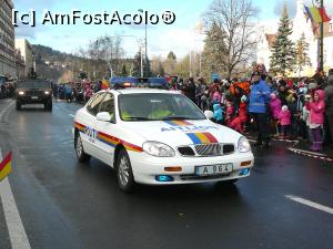 [P09] Începe defilarea tehnicii, deschisă de o maşină a Poliţiei Militare » foto by Claudiu U.
 - 
<span class="allrVoted glyphicon glyphicon-heart hidden" id="av815503"></span>
<a class="m-l-10 hidden" id="sv815503" onclick="voting_Foto_DelVot(,815503,23162)" role="button">șterge vot <span class="glyphicon glyphicon-remove"></span></a>
<a id="v9815503" class=" c-red"  onclick="voting_Foto_SetVot(815503)" role="button"><span class="glyphicon glyphicon-heart-empty"></span> <b>LIKE</b> = Votează poza</a> <img class="hidden"  id="f815503W9" src="/imagini/loader.gif" border="0" /><span class="AjErrMes hidden" id="e815503ErM"></span>