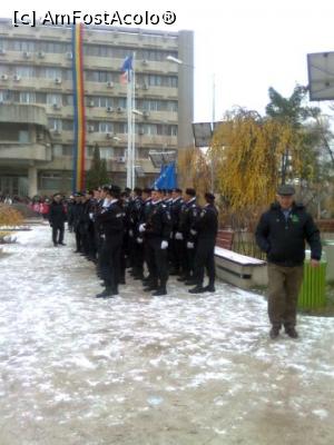[P02] Jandarmi in Piata Primariei din Braila » foto by Zoazore
 - 
<span class="allrVoted glyphicon glyphicon-heart hidden" id="av815819"></span>
<a class="m-l-10 hidden" id="sv815819" onclick="voting_Foto_DelVot(,815819,23162)" role="button">șterge vot <span class="glyphicon glyphicon-remove"></span></a>
<a id="v9815819" class=" c-red"  onclick="voting_Foto_SetVot(815819)" role="button"><span class="glyphicon glyphicon-heart-empty"></span> <b>LIKE</b> = Votează poza</a> <img class="hidden"  id="f815819W9" src="/imagini/loader.gif" border="0" /><span class="AjErrMes hidden" id="e815819ErM"></span>