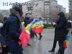 [P08] Unii paticipanți la manifestație purtau mici drapele cu steagul României.  » foto by Mihai18
 - 
<span class="allrVoted glyphicon glyphicon-heart hidden" id="av926934"></span>
<a class="m-l-10 hidden" id="sv926934" onclick="voting_Foto_DelVot(,926934,23162)" role="button">șterge vot <span class="glyphicon glyphicon-remove"></span></a>
<a id="v9926934" class=" c-red"  onclick="voting_Foto_SetVot(926934)" role="button"><span class="glyphicon glyphicon-heart-empty"></span> <b>LIKE</b> = Votează poza</a> <img class="hidden"  id="f926934W9" src="/imagini/loader.gif" border="0" /><span class="AjErrMes hidden" id="e926934ErM"></span>
