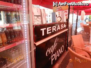 [P14] Giurgiu - Terasa Café PIANO, staţia audio şi frigiderul cu răcoritoare.  » foto by iulianic
 - 
<span class="allrVoted glyphicon glyphicon-heart hidden" id="av414650"></span>
<a class="m-l-10 hidden" id="sv414650" onclick="voting_Foto_DelVot(,414650,23163)" role="button">șterge vot <span class="glyphicon glyphicon-remove"></span></a>
<a id="v9414650" class=" c-red"  onclick="voting_Foto_SetVot(414650)" role="button"><span class="glyphicon glyphicon-heart-empty"></span> <b>LIKE</b> = Votează poza</a> <img class="hidden"  id="f414650W9" src="/imagini/loader.gif" border="0" /><span class="AjErrMes hidden" id="e414650ErM"></span>