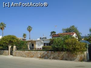 [P49] Casa asta e prea mică pentru a fi închiriată.  » foto by Carmen Ion
 - 
<span class="allrVoted glyphicon glyphicon-heart hidden" id="av1021040"></span>
<a class="m-l-10 hidden" id="sv1021040" onclick="voting_Foto_DelVot(,1021040,23176)" role="button">șterge vot <span class="glyphicon glyphicon-remove"></span></a>
<a id="v91021040" class=" c-red"  onclick="voting_Foto_SetVot(1021040)" role="button"><span class="glyphicon glyphicon-heart-empty"></span> <b>LIKE</b> = Votează poza</a> <img class="hidden"  id="f1021040W9" src="/imagini/loader.gif" border="0" /><span class="AjErrMes hidden" id="e1021040ErM"></span>