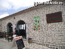 [P18] Snak-barul din curtea manastirii,unde lucra cuplul din Arad » foto by georgiana
 - 
<span class="allrVoted glyphicon glyphicon-heart hidden" id="av271935"></span>
<a class="m-l-10 hidden" id="sv271935" onclick="voting_Foto_DelVot(,271935,23177)" role="button">șterge vot <span class="glyphicon glyphicon-remove"></span></a>
<a id="v9271935" class=" c-red"  onclick="voting_Foto_SetVot(271935)" role="button"><span class="glyphicon glyphicon-heart-empty"></span> <b>LIKE</b> = Votează poza</a> <img class="hidden"  id="f271935W9" src="/imagini/loader.gif" border="0" /><span class="AjErrMes hidden" id="e271935ErM"></span>