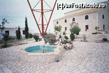 [P02] Curtea manastirii, cu un 'picior' al antenei de telefonie mobila » foto by almona
 - 
<span class="allrVoted glyphicon glyphicon-heart hidden" id="av56863"></span>
<a class="m-l-10 hidden" id="sv56863" onclick="voting_Foto_DelVot(,56863,23177)" role="button">șterge vot <span class="glyphicon glyphicon-remove"></span></a>
<a id="v956863" class=" c-red"  onclick="voting_Foto_SetVot(56863)" role="button"><span class="glyphicon glyphicon-heart-empty"></span> <b>LIKE</b> = Votează poza</a> <img class="hidden"  id="f56863W9" src="/imagini/loader.gif" border="0" /><span class="AjErrMes hidden" id="e56863ErM"></span>