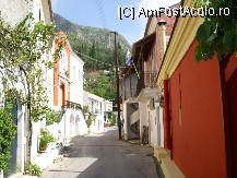 [P19] Steagul Greciei, arborat la loc de cinste de catre sateni; de remarcat peisajul indepartat, cu stanca din fundal! » foto by corinka
 - 
<span class="allrVoted glyphicon glyphicon-heart hidden" id="av81173"></span>
<a class="m-l-10 hidden" id="sv81173" onclick="voting_Foto_DelVot(,81173,23177)" role="button">șterge vot <span class="glyphicon glyphicon-remove"></span></a>
<a id="v981173" class=" c-red"  onclick="voting_Foto_SetVot(81173)" role="button"><span class="glyphicon glyphicon-heart-empty"></span> <b>LIKE</b> = Votează poza</a> <img class="hidden"  id="f81173W9" src="/imagini/loader.gif" border="0" /><span class="AjErrMes hidden" id="e81173ErM"></span>