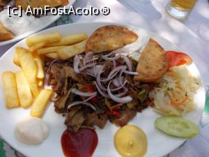 [P62] Farfurie generoasă cu gyros » foto by Alina53
 - 
<span class="allrVoted glyphicon glyphicon-heart hidden" id="av968560"></span>
<a class="m-l-10 hidden" id="sv968560" onclick="voting_Foto_DelVot(,968560,23179)" role="button">șterge vot <span class="glyphicon glyphicon-remove"></span></a>
<a id="v9968560" class=" c-red"  onclick="voting_Foto_SetVot(968560)" role="button"><span class="glyphicon glyphicon-heart-empty"></span> <b>LIKE</b> = Votează poza</a> <img class="hidden"  id="f968560W9" src="/imagini/loader.gif" border="0" /><span class="AjErrMes hidden" id="e968560ErM"></span>