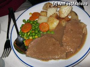 [P13] Alt fel tradiţional din Corfu: Sofrito. Felii tăiate subțiri de carne de vită, cu sos alb de usturoi, patrunjel, piper alb, vin alb, sare și oțet şi eu am simţit chiar un pic de muştar. Se serveşte cu orez sau cartofi, la cuptor sau piureu. Nu rataţi.  » foto by cher-cher
 - 
<span class="allrVoted glyphicon glyphicon-heart hidden" id="av415072"></span>
<a class="m-l-10 hidden" id="sv415072" onclick="voting_Foto_DelVot(,415072,23180)" role="button">șterge vot <span class="glyphicon glyphicon-remove"></span></a>
<a id="v9415072" class=" c-red"  onclick="voting_Foto_SetVot(415072)" role="button"><span class="glyphicon glyphicon-heart-empty"></span> <b>LIKE</b> = Votează poza</a> <img class="hidden"  id="f415072W9" src="/imagini/loader.gif" border="0" /><span class="AjErrMes hidden" id="e415072ErM"></span>