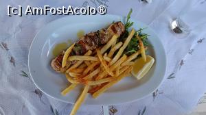 [P40] Yannis taverna - gyros » foto by Dragoș_MD
 - 
<span class="allrVoted glyphicon glyphicon-heart hidden" id="av1508129"></span>
<a class="m-l-10 hidden" id="sv1508129" onclick="voting_Foto_DelVot(,1508129,23185)" role="button">șterge vot <span class="glyphicon glyphicon-remove"></span></a>
<a id="v91508129" class=" c-red"  onclick="voting_Foto_SetVot(1508129)" role="button"><span class="glyphicon glyphicon-heart-empty"></span> <b>LIKE</b> = Votează poza</a> <img class="hidden"  id="f1508129W9" src="/imagini/loader.gif" border="0" /><span class="AjErrMes hidden" id="e1508129ErM"></span>