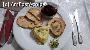 [P19] piept de curcan, ruladă si salata de sfecla » foto by silvia tudoran
 - 
<span class="allrVoted glyphicon glyphicon-heart hidden" id="av927984"></span>
<a class="m-l-10 hidden" id="sv927984" onclick="voting_Foto_DelVot(,927984,23196)" role="button">șterge vot <span class="glyphicon glyphicon-remove"></span></a>
<a id="v9927984" class=" c-red"  onclick="voting_Foto_SetVot(927984)" role="button"><span class="glyphicon glyphicon-heart-empty"></span> <b>LIKE</b> = Votează poza</a> <img class="hidden"  id="f927984W9" src="/imagini/loader.gif" border="0" /><span class="AjErrMes hidden" id="e927984ErM"></span>