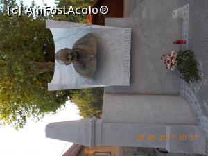 [P24] Papa Ioan Paul al II-lea, in curtea bisericii.  » foto by elviramvio
 - 
<span class="allrVoted glyphicon glyphicon-heart hidden" id="av928425"></span>
<a class="m-l-10 hidden" id="sv928425" onclick="voting_Foto_DelVot(,928425,23209)" role="button">șterge vot <span class="glyphicon glyphicon-remove"></span></a>
<a id="v9928425" class=" c-red"  onclick="voting_Foto_SetVot(928425)" role="button"><span class="glyphicon glyphicon-heart-empty"></span> <b>LIKE</b> = Votează poza</a> <img class="hidden"  id="f928425W9" src="/imagini/loader.gif" border="0" /><span class="AjErrMes hidden" id="e928425ErM"></span>