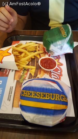 [P07] Carl’s Jr. - fast-food » foto by r-Uca
 - 
<span class="allrVoted glyphicon glyphicon-heart hidden" id="av973244"></span>
<a class="m-l-10 hidden" id="sv973244" onclick="voting_Foto_DelVot(,973244,23214)" role="button">șterge vot <span class="glyphicon glyphicon-remove"></span></a>
<a id="v9973244" class=" c-red"  onclick="voting_Foto_SetVot(973244)" role="button"><span class="glyphicon glyphicon-heart-empty"></span> <b>LIKE</b> = Votează poza</a> <img class="hidden"  id="f973244W9" src="/imagini/loader.gif" border="0" /><span class="AjErrMes hidden" id="e973244ErM"></span>