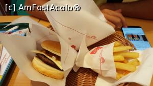[P08] MOS Burger - fast-food » foto by r-Uca
 - 
<span class="allrVoted glyphicon glyphicon-heart hidden" id="av973245"></span>
<a class="m-l-10 hidden" id="sv973245" onclick="voting_Foto_DelVot(,973245,23214)" role="button">șterge vot <span class="glyphicon glyphicon-remove"></span></a>
<a id="v9973245" class=" c-red"  onclick="voting_Foto_SetVot(973245)" role="button"><span class="glyphicon glyphicon-heart-empty"></span> <b>LIKE</b> = Votează poza</a> <img class="hidden"  id="f973245W9" src="/imagini/loader.gif" border="0" /><span class="AjErrMes hidden" id="e973245ErM"></span>
