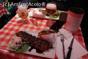 [P18] Bruxelles, Restaurantul Amadeo, Masa noastră, se vede și cutia pentru pus oasele » foto by mprofeanu
 - 
<span class="allrVoted glyphicon glyphicon-heart hidden" id="av1425787"></span>
<a class="m-l-10 hidden" id="sv1425787" onclick="voting_Foto_DelVot(,1425787,23229)" role="button">șterge vot <span class="glyphicon glyphicon-remove"></span></a>
<a id="v91425787" class=" c-red"  onclick="voting_Foto_SetVot(1425787)" role="button"><span class="glyphicon glyphicon-heart-empty"></span> <b>LIKE</b> = Votează poza</a> <img class="hidden"  id="f1425787W9" src="/imagini/loader.gif" border="0" /><span class="AjErrMes hidden" id="e1425787ErM"></span>