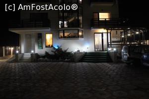 [P18] Moieciu, Pensiunea Ayana Chic Villa, Terasa se află în dreapta scării » foto by mprofeanu
 - 
<span class="allrVoted glyphicon glyphicon-heart hidden" id="av930430"></span>
<a class="m-l-10 hidden" id="sv930430" onclick="voting_Foto_DelVot(,930430,23230)" role="button">șterge vot <span class="glyphicon glyphicon-remove"></span></a>
<a id="v9930430" class=" c-red"  onclick="voting_Foto_SetVot(930430)" role="button"><span class="glyphicon glyphicon-heart-empty"></span> <b>LIKE</b> = Votează poza</a> <img class="hidden"  id="f930430W9" src="/imagini/loader.gif" border="0" /><span class="AjErrMes hidden" id="e930430ErM"></span>