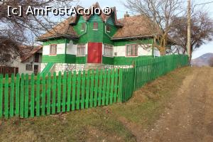 [P30] Satul Peştera, Casă tradiţională deosebită » foto by mprofeanu
 - 
<span class="allrVoted glyphicon glyphicon-heart hidden" id="av930442"></span>
<a class="m-l-10 hidden" id="sv930442" onclick="voting_Foto_DelVot(,930442,23230)" role="button">șterge vot <span class="glyphicon glyphicon-remove"></span></a>
<a id="v9930442" class=" c-red"  onclick="voting_Foto_SetVot(930442)" role="button"><span class="glyphicon glyphicon-heart-empty"></span> <b>LIKE</b> = Votează poza</a> <img class="hidden"  id="f930442W9" src="/imagini/loader.gif" border="0" /><span class="AjErrMes hidden" id="e930442ErM"></span>