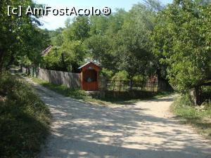 [P05] La intersecțiile din sat întâlnim troițe. În acest punct am continuat spre dreapta.  » foto by Floryn81
 - 
<span class="allrVoted glyphicon glyphicon-heart hidden" id="av930795"></span>
<a class="m-l-10 hidden" id="sv930795" onclick="voting_Foto_DelVot(,930795,23238)" role="button">șterge vot <span class="glyphicon glyphicon-remove"></span></a>
<a id="v9930795" class=" c-red"  onclick="voting_Foto_SetVot(930795)" role="button"><span class="glyphicon glyphicon-heart-empty"></span> <b>LIKE</b> = Votează poza</a> <img class="hidden"  id="f930795W9" src="/imagini/loader.gif" border="0" /><span class="AjErrMes hidden" id="e930795ErM"></span>