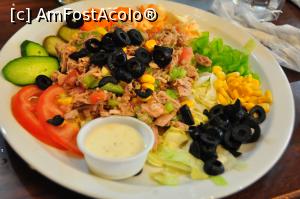 [P18] la o ora tarzie, o domnisoara cu pretentii de dieta consuma ceva usor (Queen Ayola Restaurant). Salata de ton » foto by alunelu69
 - 
<span class="allrVoted glyphicon glyphicon-heart hidden" id="av956442"></span>
<a class="m-l-10 hidden" id="sv956442" onclick="voting_Foto_DelVot(,956442,23244)" role="button">șterge vot <span class="glyphicon glyphicon-remove"></span></a>
<a id="v9956442" class=" c-red"  onclick="voting_Foto_SetVot(956442)" role="button"><span class="glyphicon glyphicon-heart-empty"></span> <b>LIKE</b> = Votează poza</a> <img class="hidden"  id="f956442W9" src="/imagini/loader.gif" border="0" /><span class="AjErrMes hidden" id="e956442ErM"></span>