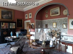 [P57] Castelul Inveraray - Unul din dormitoare tapetat cu poze de familie.  » foto by Aurici
 - 
<span class="allrVoted glyphicon glyphicon-heart hidden" id="av933004"></span>
<a class="m-l-10 hidden" id="sv933004" onclick="voting_Foto_DelVot(,933004,23255)" role="button">șterge vot <span class="glyphicon glyphicon-remove"></span></a>
<a id="v9933004" class=" c-red"  onclick="voting_Foto_SetVot(933004)" role="button"><span class="glyphicon glyphicon-heart-empty"></span> <b>LIKE</b> = Votează poza</a> <img class="hidden"  id="f933004W9" src="/imagini/loader.gif" border="0" /><span class="AjErrMes hidden" id="e933004ErM"></span>