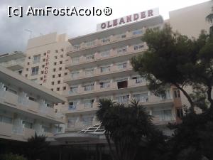 [P17] Hotel Oleander: intrarea principală era în spate - noi am folosit-o rar, ieșeam pe intrarea secundară de la piscină, care era mai aproape de mare » foto by diacrys*
 - 
<span class="allrVoted glyphicon glyphicon-heart hidden" id="av934572"></span>
<a class="m-l-10 hidden" id="sv934572" onclick="voting_Foto_DelVot(,934572,23272)" role="button">șterge vot <span class="glyphicon glyphicon-remove"></span></a>
<a id="v9934572" class=" c-red"  onclick="voting_Foto_SetVot(934572)" role="button"><span class="glyphicon glyphicon-heart-empty"></span> <b>LIKE</b> = Votează poza</a> <img class="hidden"  id="f934572W9" src="/imagini/loader.gif" border="0" /><span class="AjErrMes hidden" id="e934572ErM"></span>