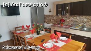 [P03] 'living-ul' asa cum arata in realitate - de fapt este o bucatarie - livingul fiind in partea cealalta a casei fiind inaccesibil noua.  » foto by Cotzzo
 - 
<span class="allrVoted glyphicon glyphicon-heart hidden" id="av934992"></span>
<a class="m-l-10 hidden" id="sv934992" onclick="voting_Foto_DelVot(,934992,23278)" role="button">șterge vot <span class="glyphicon glyphicon-remove"></span></a>
<a id="v9934992" class=" c-red"  onclick="voting_Foto_SetVot(934992)" role="button"><span class="glyphicon glyphicon-heart-empty"></span> <b>LIKE</b> = Votează poza</a> <img class="hidden"  id="f934992W9" src="/imagini/loader.gif" border="0" /><span class="AjErrMes hidden" id="e934992ErM"></span>