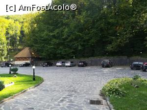 [P22] Complexul turistic Șuior - parcarea din curte » foto by Cris
 - 
<span class="allrVoted glyphicon glyphicon-heart hidden" id="av936520"></span>
<a class="m-l-10 hidden" id="sv936520" onclick="voting_Foto_DelVot(,936520,23290)" role="button">șterge vot <span class="glyphicon glyphicon-remove"></span></a>
<a id="v9936520" class=" c-red"  onclick="voting_Foto_SetVot(936520)" role="button"><span class="glyphicon glyphicon-heart-empty"></span> <b>LIKE</b> = Votează poza</a> <img class="hidden"  id="f936520W9" src="/imagini/loader.gif" border="0" /><span class="AjErrMes hidden" id="e936520ErM"></span>