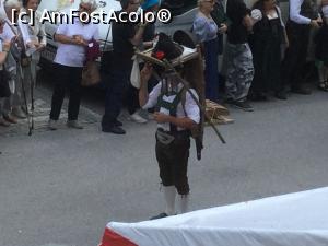 [P13] Kaiserfest - Inca nu m-am hotarat, ori are scaun la cap ori pot spune ca este luminat, felinarul avea lumanare aprinsa in interior » foto by mishu
 - 
<span class="allrVoted glyphicon glyphicon-heart hidden" id="av981190"></span>
<a class="m-l-10 hidden" id="sv981190" onclick="voting_Foto_DelVot(,981190,23293)" role="button">șterge vot <span class="glyphicon glyphicon-remove"></span></a>
<a id="v9981190" class=" c-red"  onclick="voting_Foto_SetVot(981190)" role="button"><span class="glyphicon glyphicon-heart-empty"></span> <b>LIKE</b> = Votează poza</a> <img class="hidden"  id="f981190W9" src="/imagini/loader.gif" border="0" /><span class="AjErrMes hidden" id="e981190ErM"></span>
