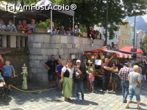 [P29] Kaiserfest - Lumea se bucura de tot, iar mai in spate vedeti expuse palarii, toate aveau bentita pe care scria Kufstein » foto by mishu
 - 
<span class="allrVoted glyphicon glyphicon-heart hidden" id="av981206"></span>
<a class="m-l-10 hidden" id="sv981206" onclick="voting_Foto_DelVot(,981206,23293)" role="button">șterge vot <span class="glyphicon glyphicon-remove"></span></a>
<a id="v9981206" class=" c-red"  onclick="voting_Foto_SetVot(981206)" role="button"><span class="glyphicon glyphicon-heart-empty"></span> <b>LIKE</b> = Votează poza</a> <img class="hidden"  id="f981206W9" src="/imagini/loader.gif" border="0" /><span class="AjErrMes hidden" id="e981206ErM"></span>