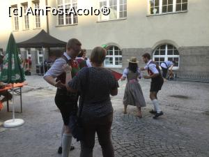 [P55] Kaiserfest - Si uite cum Fat Frumos s-a transformat intr-un broscoi urat, mi-a pus farasul in mana si m-a pus la treaba.  » foto by mishu
 - 
<span class="allrVoted glyphicon glyphicon-heart hidden" id="av981232"></span>
<a class="m-l-10 hidden" id="sv981232" onclick="voting_Foto_DelVot(,981232,23293)" role="button">șterge vot <span class="glyphicon glyphicon-remove"></span></a>
<a id="v9981232" class=" c-red"  onclick="voting_Foto_SetVot(981232)" role="button"><span class="glyphicon glyphicon-heart-empty"></span> <b>LIKE</b> = Votează poza</a> <img class="hidden"  id="f981232W9" src="/imagini/loader.gif" border="0" /><span class="AjErrMes hidden" id="e981232ErM"></span>