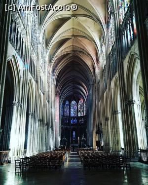 [P16] Interiorul Catedralei Saint-Pierre si Saint-Paul » foto by Cristofor
 - 
<span class="allrVoted glyphicon glyphicon-heart hidden" id="av936157"></span>
<a class="m-l-10 hidden" id="sv936157" onclick="voting_Foto_DelVot(,936157,23307)" role="button">șterge vot <span class="glyphicon glyphicon-remove"></span></a>
<a id="v9936157" class=" c-red"  onclick="voting_Foto_SetVot(936157)" role="button"><span class="glyphicon glyphicon-heart-empty"></span> <b>LIKE</b> = Votează poza</a> <img class="hidden"  id="f936157W9" src="/imagini/loader.gif" border="0" /><span class="AjErrMes hidden" id="e936157ErM"></span>